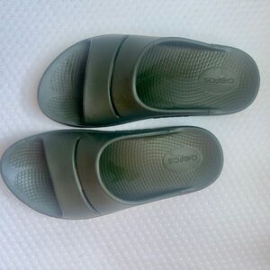 OOFOS Forest Green Recovery Slides